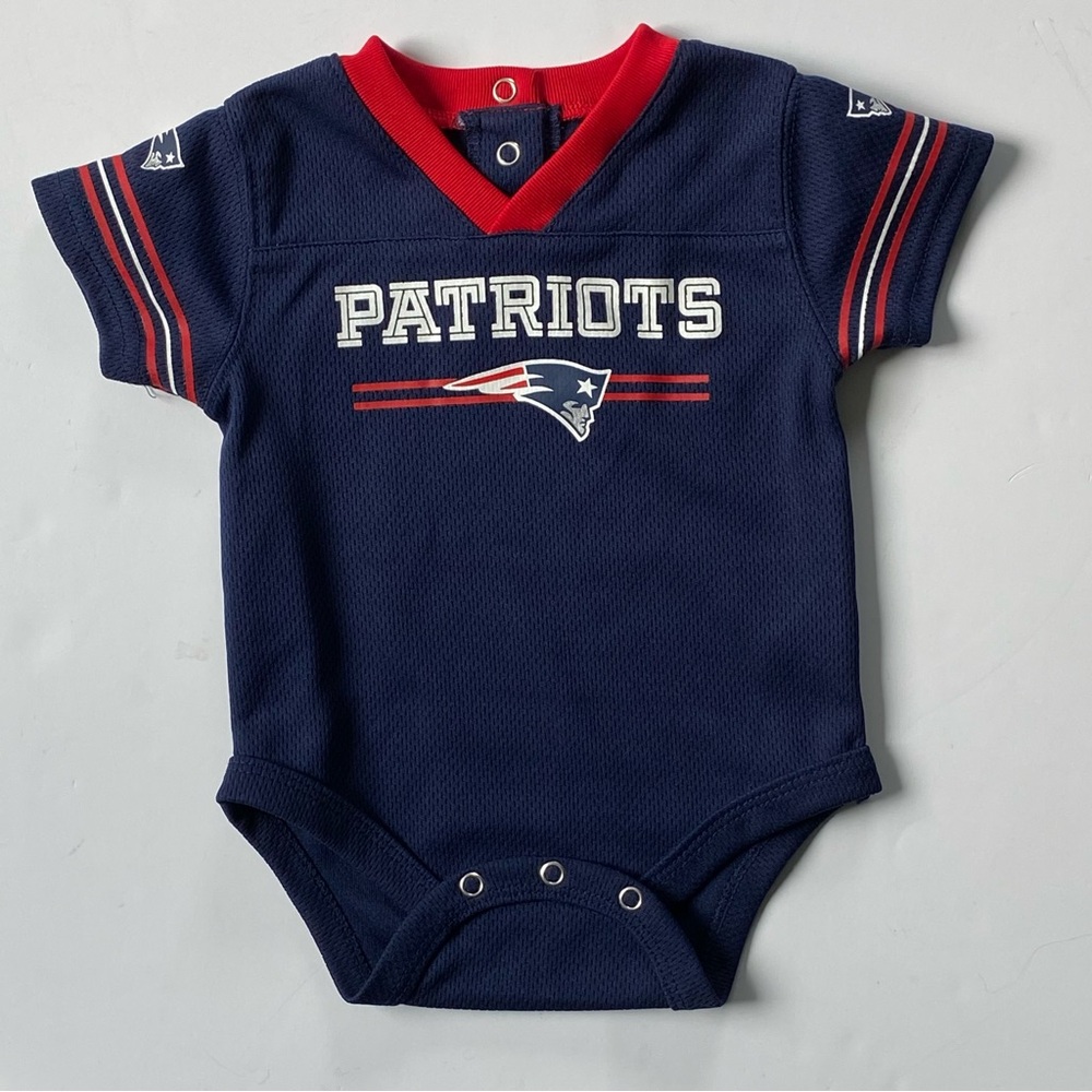 New England Patriots One Piece Size 3 6 Months Baby Onesie Bodysuit NFL EUC Blue
